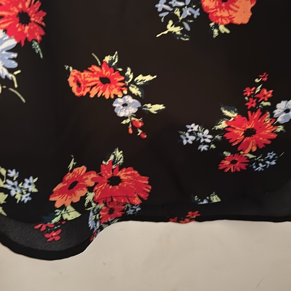 Chelsea & Theodore Short Sleeve Floral Top Size XL NWOT - Picture 5 of 9